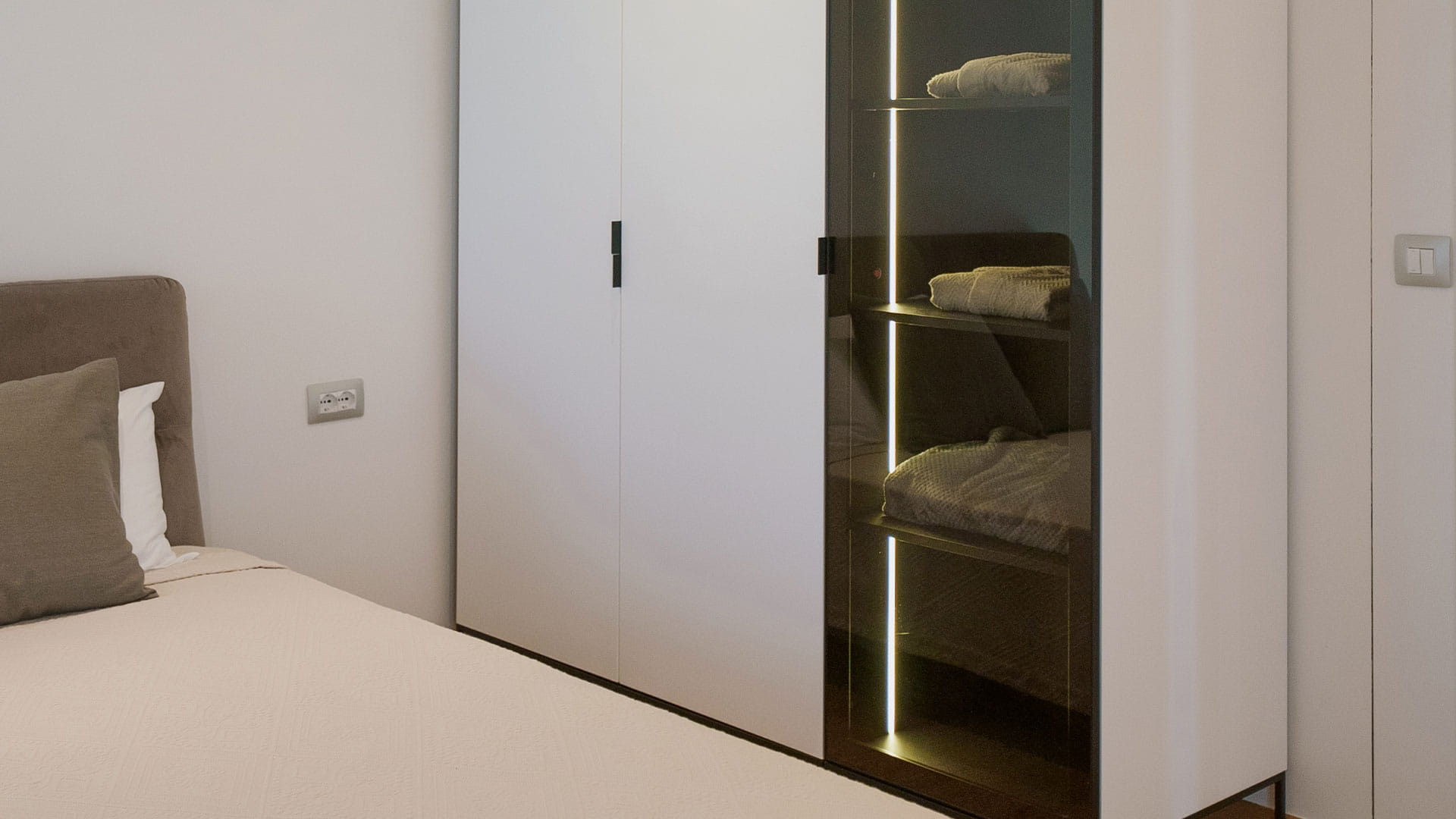 Aster Domo 1 Bedroom interior — view 3